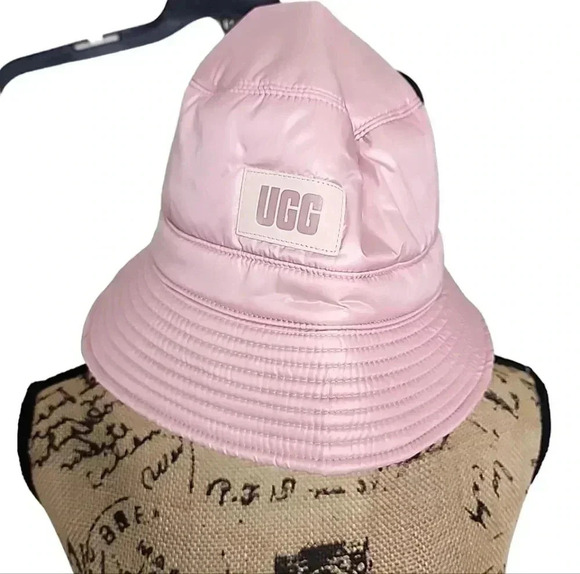 Ugg Fabric metallic Pink Bucket Hat. Nwt